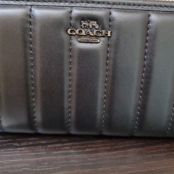 Coach Accordion Zip Around Wallet With Quilting - Picture 2 of 10